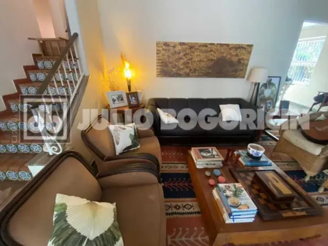Casa de rua : / Residencial / Lagoa