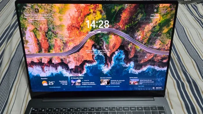Samsung Galaxy Book3 Ultra RTX4070 1TB intel core I9 32GB RAM