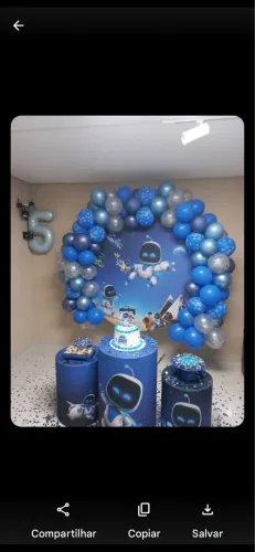 Decoração de festa com painel redondo e arco orgânico de balões?