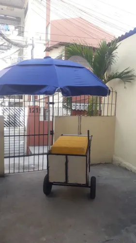 CARROÇA PARA VENDAS DE BEBIDAS EM GERAL.