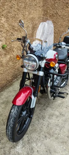 Royal Enfield Super Meteor 650 Celestial Red