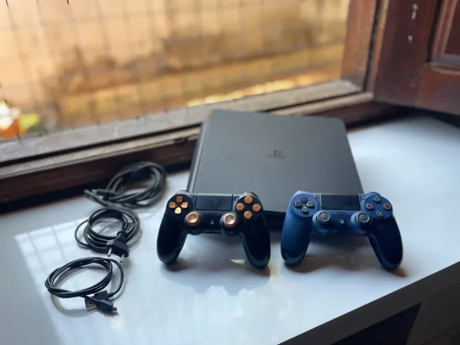 PS4 Slim 1000GB (1TB) + 2 Controles Originais | Funcionando Perfeitamente