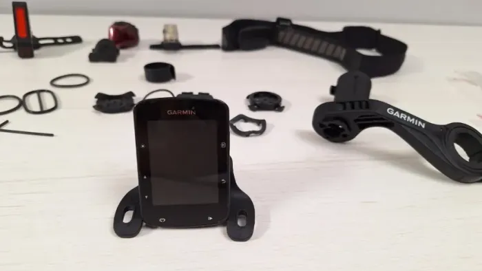 Garmin Edge 520 Plus - Kit Completo com Cinta Cardíaca e Suportes