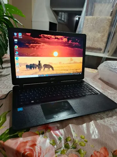 Notebook Acer com 4gb memória, ssd, teclado novo, carregador.