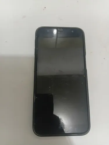 Celular sansung j6.