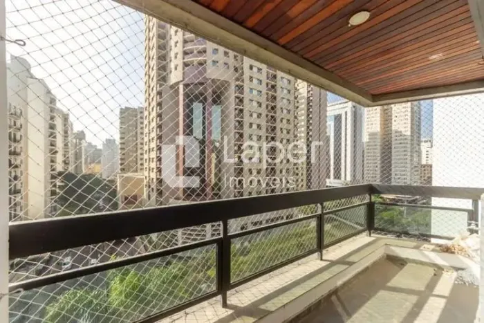 Apartamento com 118 m², 2 quartos sendo 1 suíte à venda no bairro Itaim Bibi.