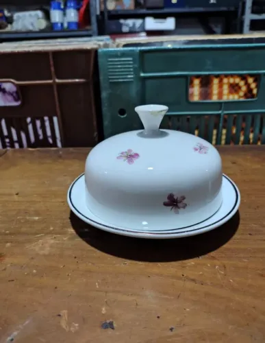 Vendo manteigueira antiga de porcelana