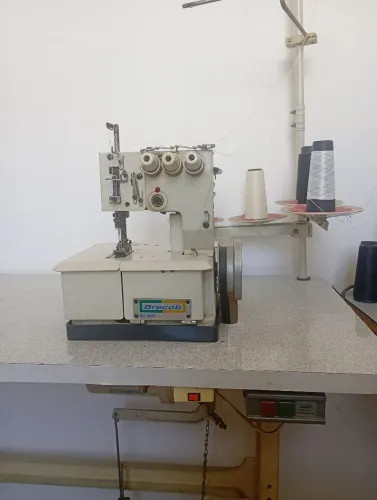 Máquina de costura Galoneira