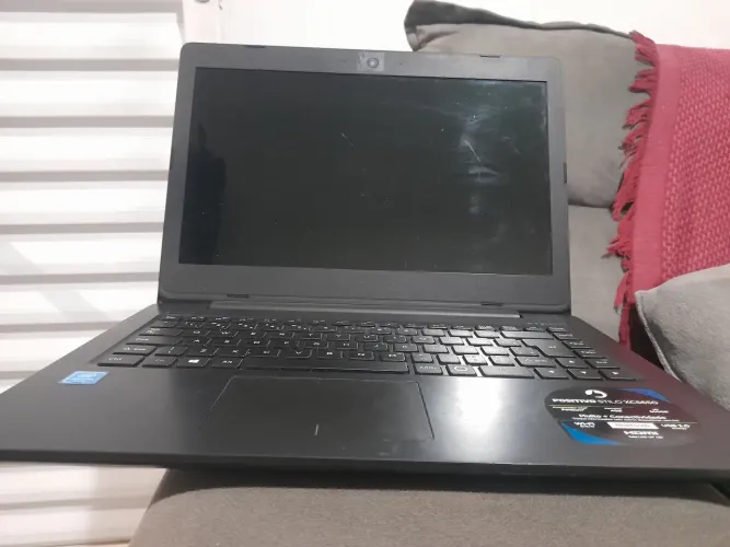 Notebook positivo e vem com o carregador troco em iPhone 11 