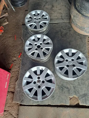 Roda aro 15 originais furação 4x108 