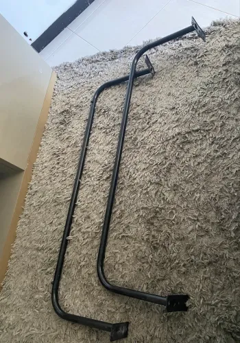 SUPORTE DE PAREDE PARA ROUPAS - COR PRETA - RESISTENTE