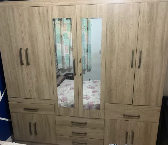 Guarda-roupa 6 portas e 5 gavetas 