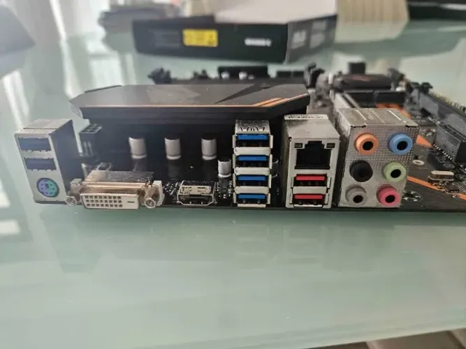 Placa-Mãe Gigabyte B450M Aorus Elite AM4 (Com Defeito/Sucata)
