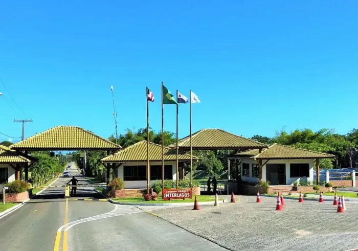 Imóvel para venda possui 345 metros quadrados com 5 quartos em Bela Vista - Camaçari - BA