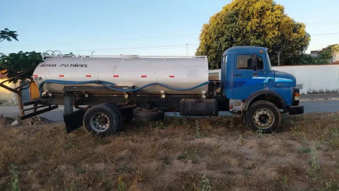 Vendo caminhão Mercedes 1513 turbinado direção hidráulica freio a ar.
