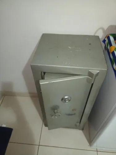 Cofre,entrego no vale do aço