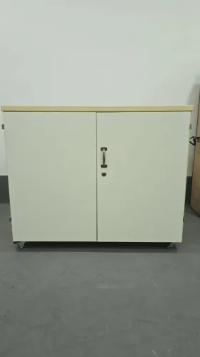 ARMÁRIO BAIXO DUAS PORTAS COM RODINHA SEM PRATELEIRA