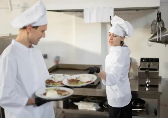 VAGA PARA AUXILIAR DE COZINHA