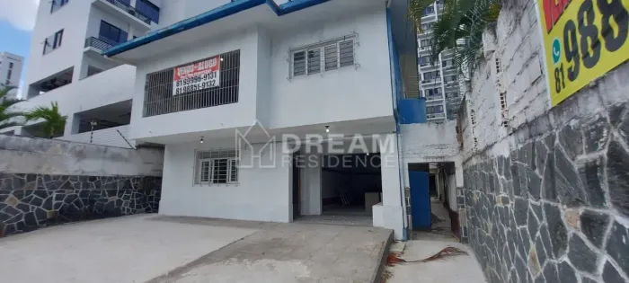 Imóvel para venda possui 800 metros quadrados com 7 quartos em Casa Amarela - Recife - PE