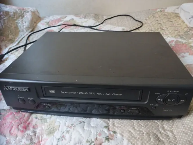 Videocassete Mitsubishi *( com defeito não está puxando a fita) 