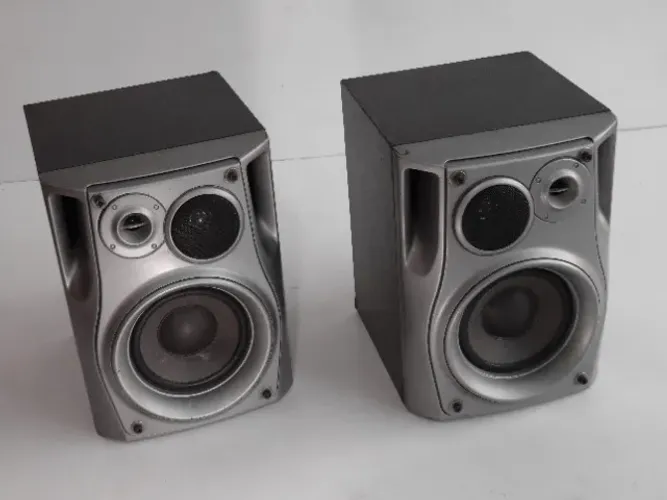 Caixas Acusticas Aiwa 3 Vias NSXV12 Excelente qualidade 6ohms 60 R M S Woofer Mid Tweeter 