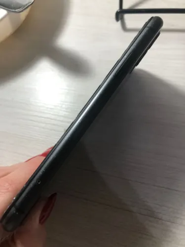 Vendo iPhone 11 Preto 128GB. R$ 1.350