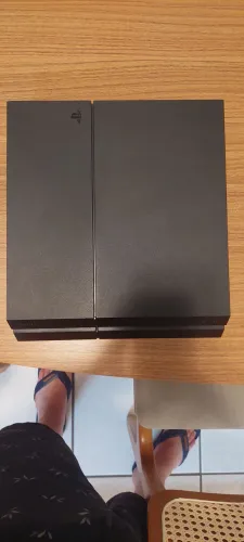 Playstation 4 500gb com 2 controles e jogos