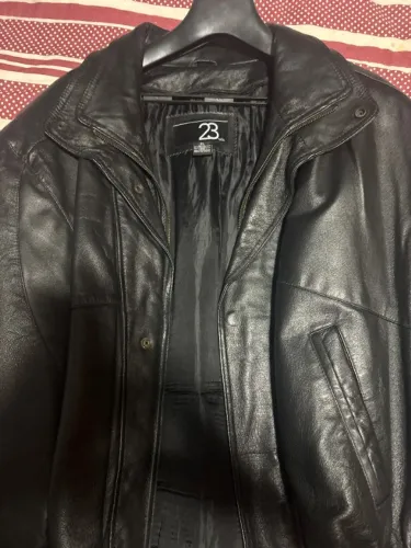 Jaqueta de Couro Legítimo Preta 23rd St. - Tamanho XL (GG)