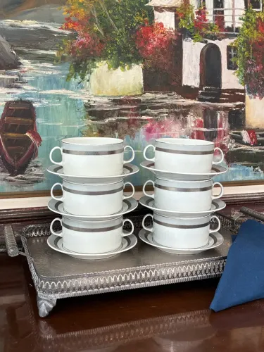 Kit com 6 belíssimas xicaras de consomê em porcelana Schmidt