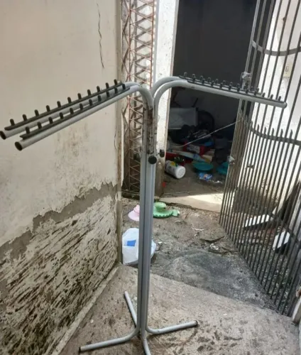 Arara 4 Braços Regulável Expositor de Roupas Cabideiro Metal Loja Oferta Top