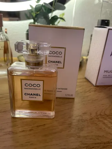 Perfume mademoiselle intense