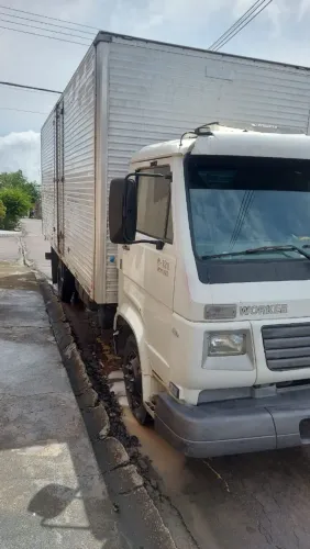 Vende-se Caminhão baú Volkswagen 8-120