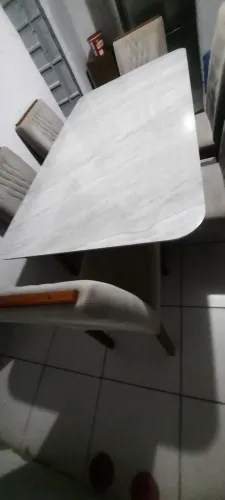 Vendo Mesa 6 cadeiras pouco tempo de uso