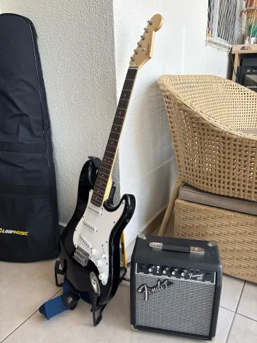 Kit Guitarra Elétrica + Amplificador Fender Frontman 10G + Bag e Correia 