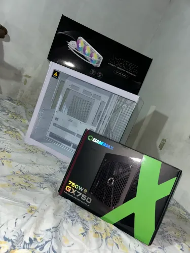 Kit com Gabinete, Water Cooler e Fonte