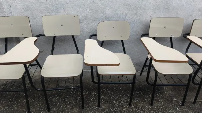 Cadeira escolar de formica 
