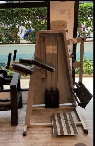 Aparelho Glúteos Lifefitness