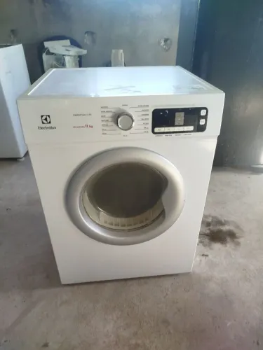 Máquina Secadora de roupa Eletrolux 11kg