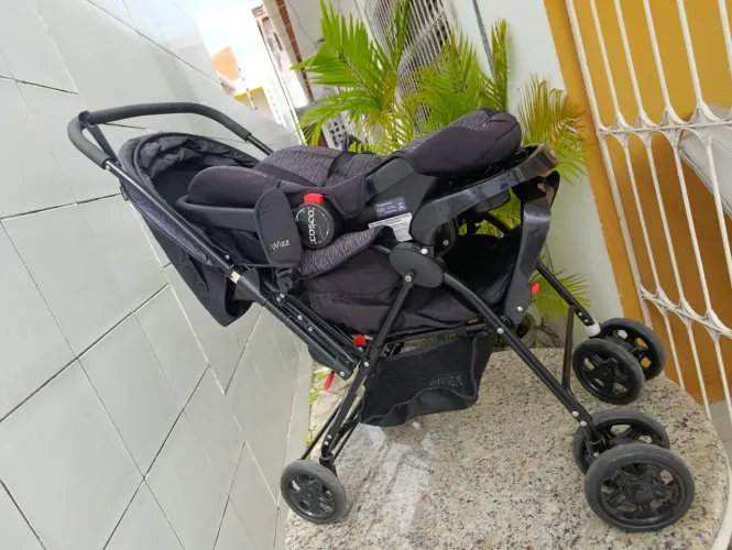 Carrinho + bebê conforto Cosco 
