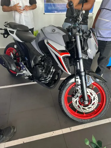 Yamaha FZ25 2026 Cinza - Apenas 520 km | Estado de Zero Km