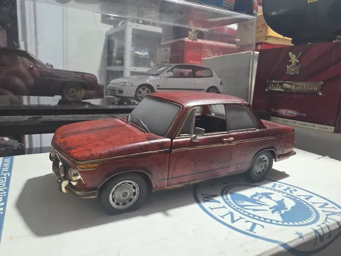 Miniatura 1:18 diorama bmw enferrujada pneu vazio com telhado garagem