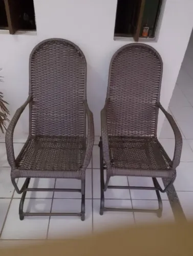 Cadeiras de balanço em vime. R$ 200,00 o par. Contato: 9 *..