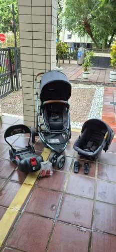 Carrinho de bebê com cadeirinha isofix e moisés 