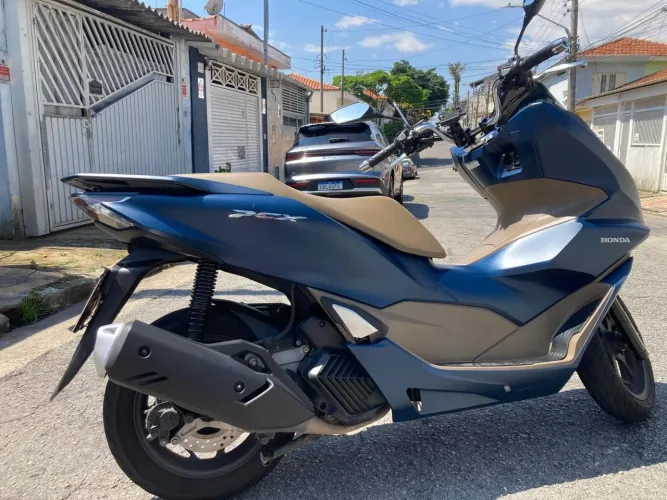PCX DLX 2024 com ABS vendo ou troco por auto