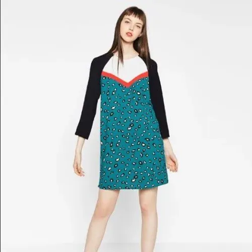 Vestido Zara azul branco e vermelho tamanho P animal print