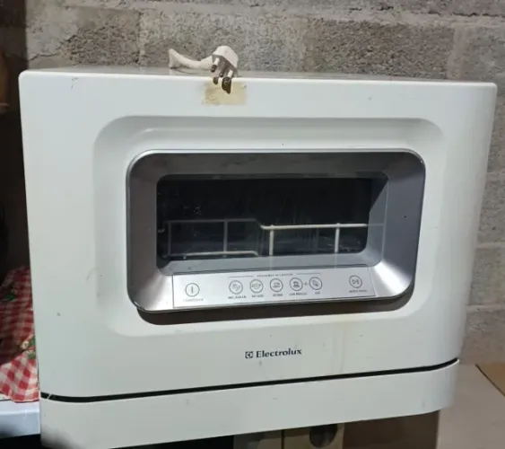 Lava Louças Electrolux 6 serviços / pra conserto ou retira peças no estado