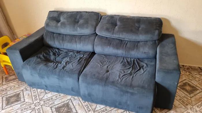 SOFA COM OTIMA ESTRUTURA 