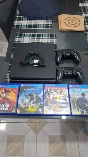 PS4 Slim 1TB + 4 Jogos - Completo