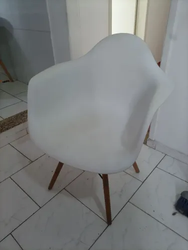 2 cadeirs eames