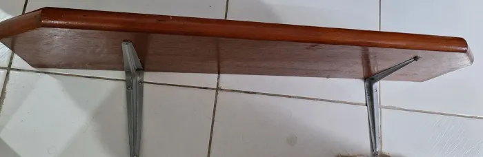 Prateleira de madeira